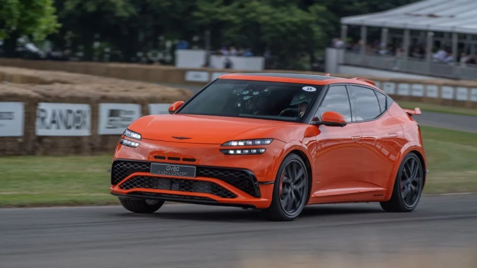 „Genesis“ atlieka įspūdingus naujojo elektromobilio bandymus, „GV60 Magma“ keliauja po visą pasaulį