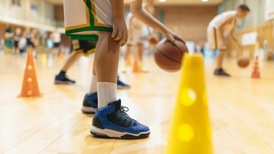 Sporto būrelius lankantys vaikai susiduria su pusantro karto didesne traumų rizika, kaip jų išvengti?
