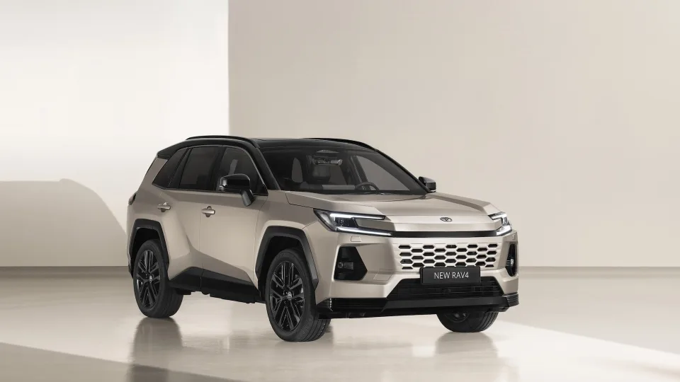 Norinčių įsigyti naująjį „Toyota RAV4“ daugėja, Lietuvoje jau prasidėjo išankstiniai užsakymai