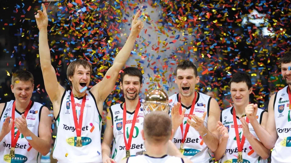 Kai favoritai krinta: įsimintiniausi netikėtumai sporto istorijoje