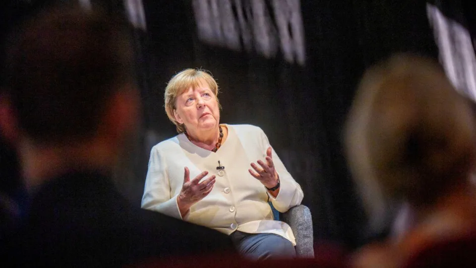 Merkel pareiškimai supykdė Lenkiją ir Baltijos šalis, ar buvusi Vokietijos kanclerė tikrai pamiršo veidrodį?