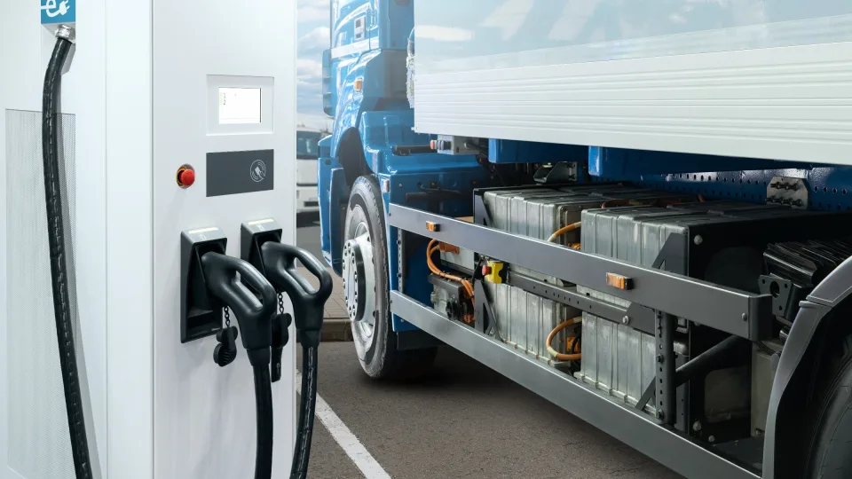 Lietuvoje tyliai įsiplieskia elektrinių sunkvežimių bumas, ar suspėsime į Europos žaliojo transporto traukinį?