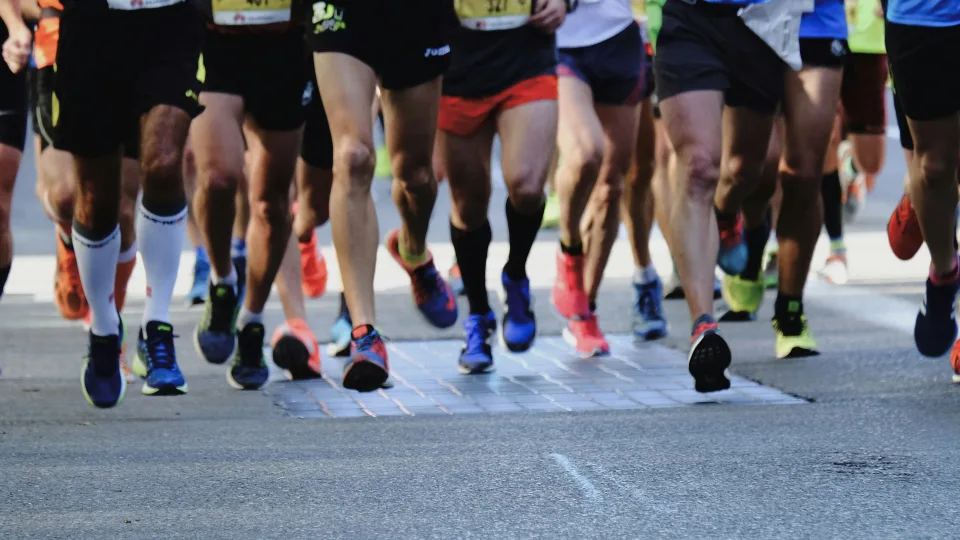 Maratonai erzina daugelį vairuotojų: sužinokite, kodėl dėl bėgikų uždaromos net ir didžiausių miestų gatvės