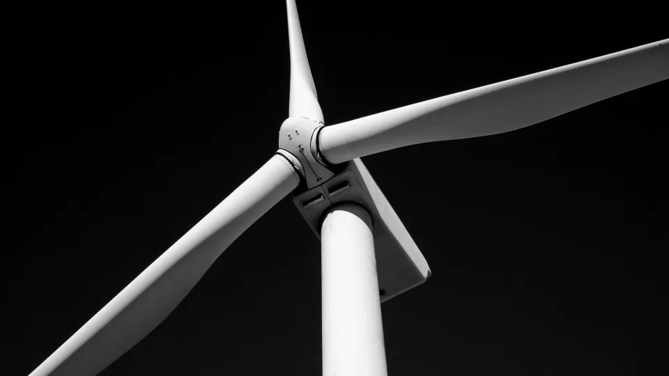 Energetinė laisvė net atokiose vietovėse: nauja vėjo turbina veikia net ten, kur vėjo beveik nėra