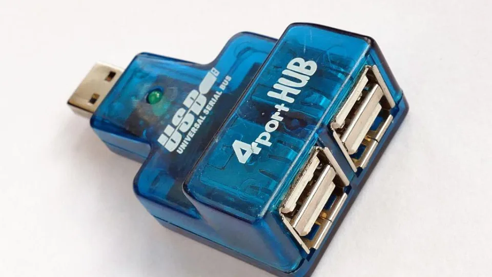 Klaida, kuri vėliau kainuos šimtus eurų: vienas USB laidas gali sugadinti jūsų automobilį