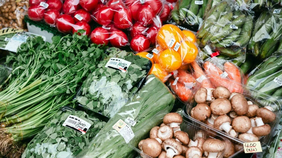 Lietuvių gerumas auga: „Rimi“ parduotuvėse paaukojo beveik 11 tonų šaldyto maisto stokojantiems