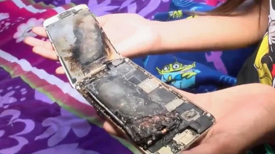 „Apple“ tiria sprogusį vienuolikmetės „iPhone 6“ telefoną