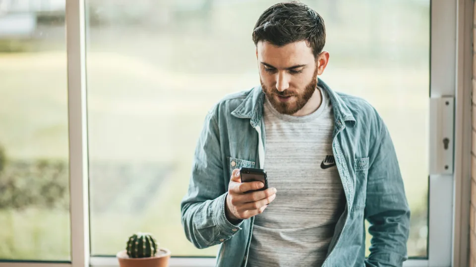 Kaip laikote savo telefoną? Šis vienos minutės testas atskleis jūsų charakterį geriau nei horoskopas