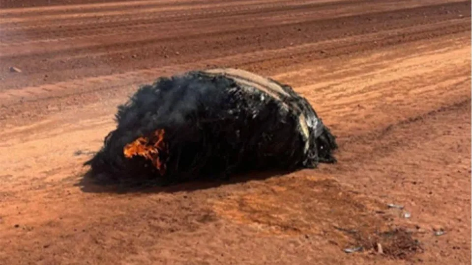 Australijoje dykumoje rastas paslaptingas objektas, mokslininkai įtaria, kad jis nukrito tiesiai iš kosmoso