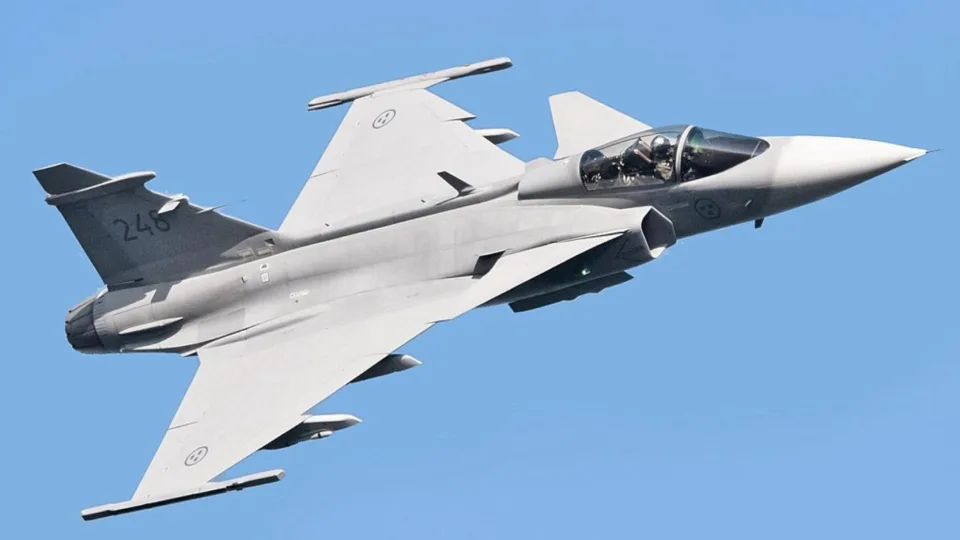 Švedai kuria naikintuvą, kuris mąstys pats: naujas „Gripen“ įpėdinis taps dirbtinio intelekto karo mašina
