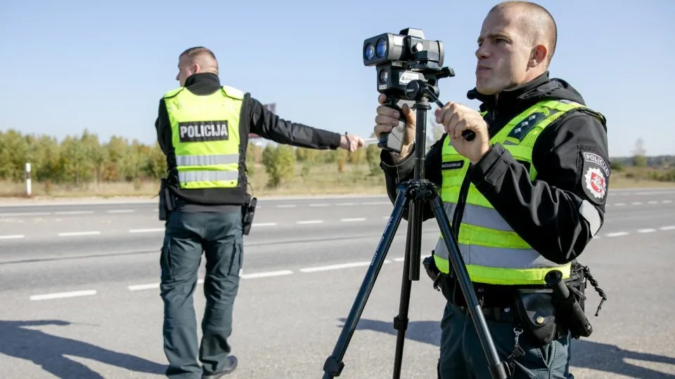 Vairuotojų gudrybės, kurios erzina policiją: atskleidžiami patys populiariausi triukai prieš greičio matuoklius