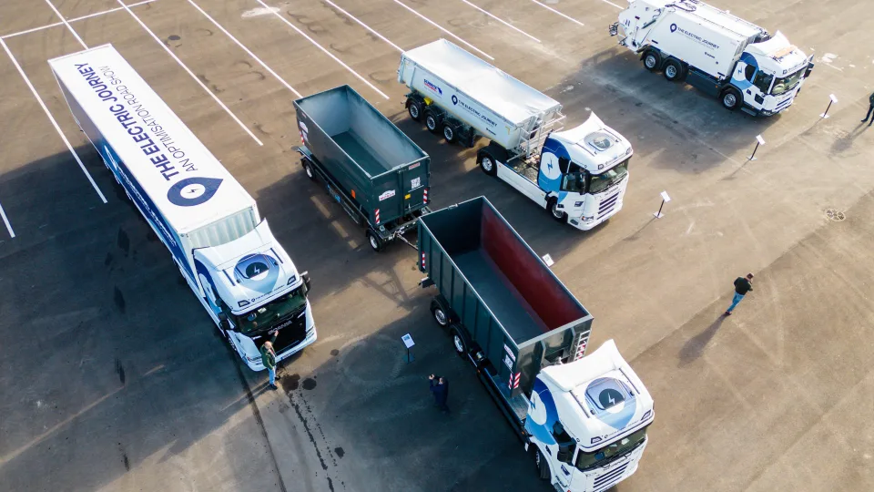 Prasideda elektrinių sunkvežimių bumas: „Scania“ turas po Europą keičia požiūrį į transporto ateitį