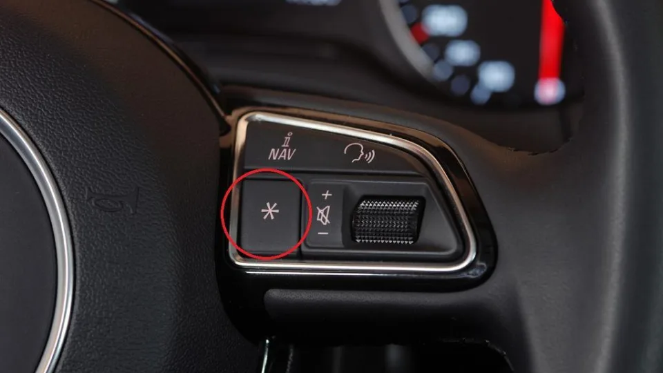 Pastebėjote žvaigždutės mygtuką automobilyje? Šis mygtukas gali kardinaliai pakeisti jūsų vairavimą