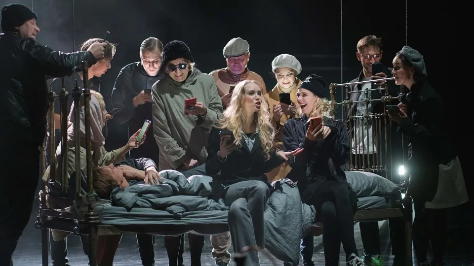 Režisūrinio teatro gerbėjų pamėgta „Kartoteka“ jau Lietuvos nacionalinio dramos teatro scenoje
