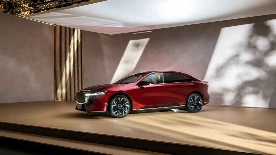 Apsauga ne tik vairuotojui, bet ir vaikams: naujoji „Mazda 6e“ gavo aukščiausius saugumo balus