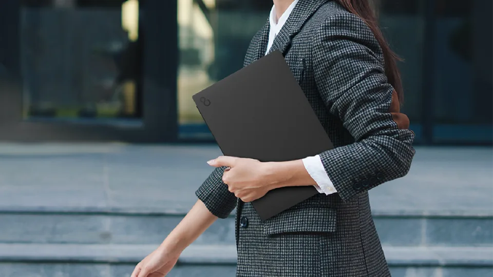 „Fujitsu“ pristatė lengviausią nešiojamą kompiuterį pasaulyje, naujasis „FMV UX-K3“ sveria tik 634 gramus