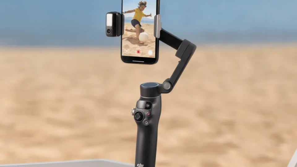 DJI pristatė „Osmo Mobile 8“ vaizdo stabilizatorių išmaniesiems telefonams su svarbiais atnaujinimais