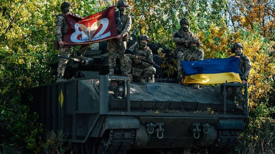 Mūšio lauko pranašumas: Ukrainos desantininkai naudoja amerikietiškas pėstininkų kovos mašinas