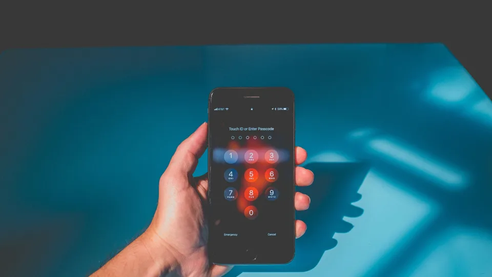 Užmiršote savo išmaniojo telefono kodą? Vienas žingsnis gali pakeisti viską, bet būkite atsargūs!