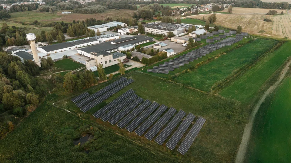 „Biržų duona“ įsirengė 1 MW saulės parką, investuoja šimtus tūkstančių į saulės elektrines
