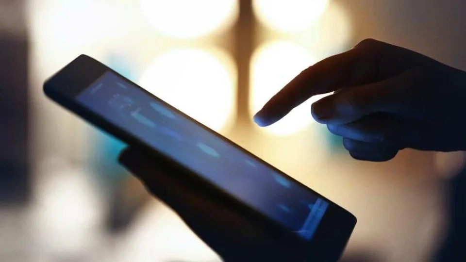 Išmanusis telefonas veikia vis lėčiau? Kalta ne technika, o jūs patys, ekspertai įvardijo, ką ištrinti dabar