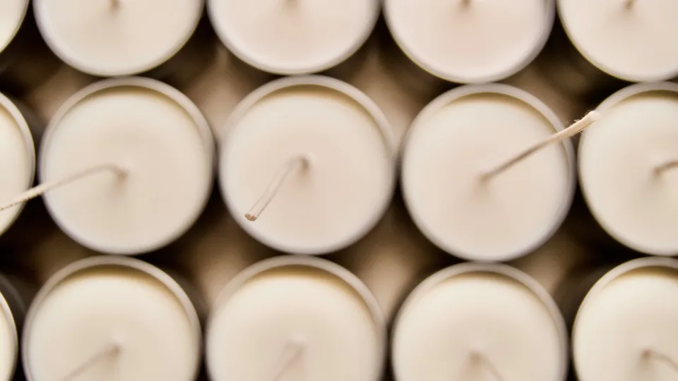 Lietuviai masiškai išperka žvakes kapams: „Lidl“ dabar jos parduodamas už juokingai žemą kainą