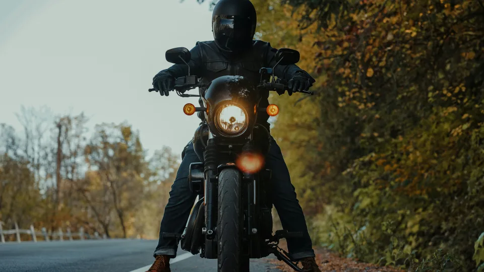 Kodėl motociklininkai dėvi odinius drabužius? Pasirodo, kad tai ne mada, o gyvybės ir mirties klausimas