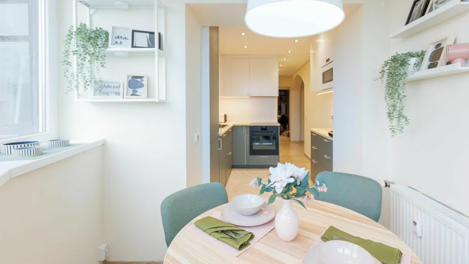 Namai, kuriuose net katės turi savo kampą: dizainerės sprendimai, kurie keičia požiūrį į tvarką