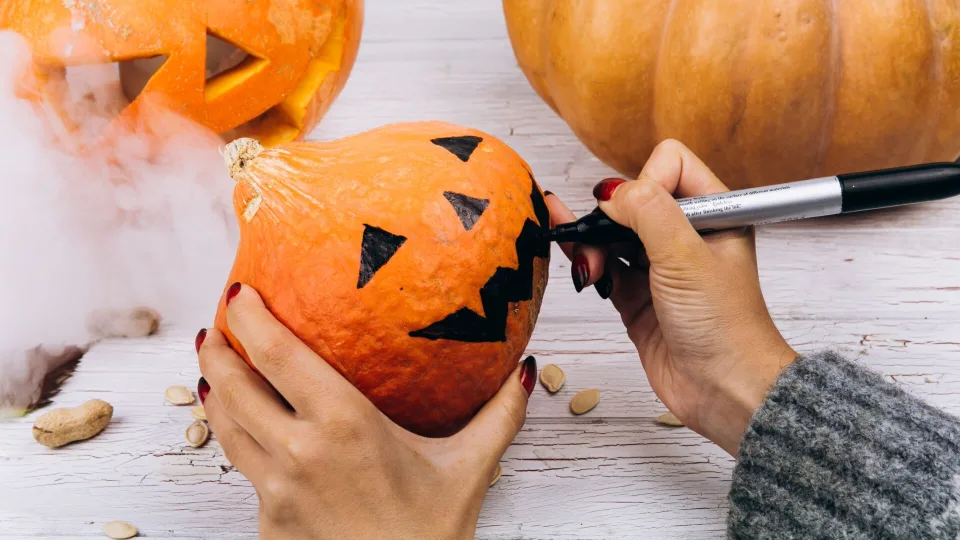 Lietuvoje po Helovino pūva tūkstančiai moliūgų: „Maisto bankas“ ragina juos virti, o ne mesti lauk