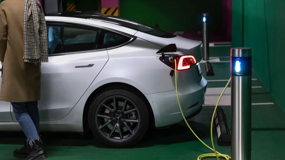 Elektromobilio įkrovos stotelių įrengimas daugiabučiuose, vis dar sunkiai išsprendžiamas rebusas