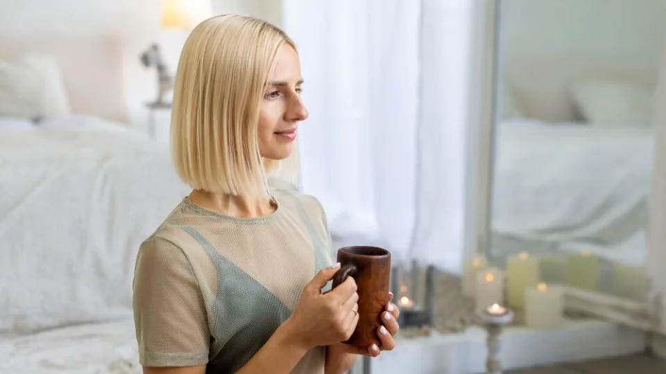 Pamirškite apie daugelio pamėgtą kavą: šis paprastas rytinis įprotis keičia virškinimą ir nuotaiką