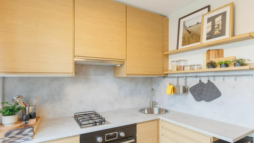 Mažos virtuvės transformacija: kaip močiutės laikų virtuvė tapo gryniausiu pavyzdžiu visiems