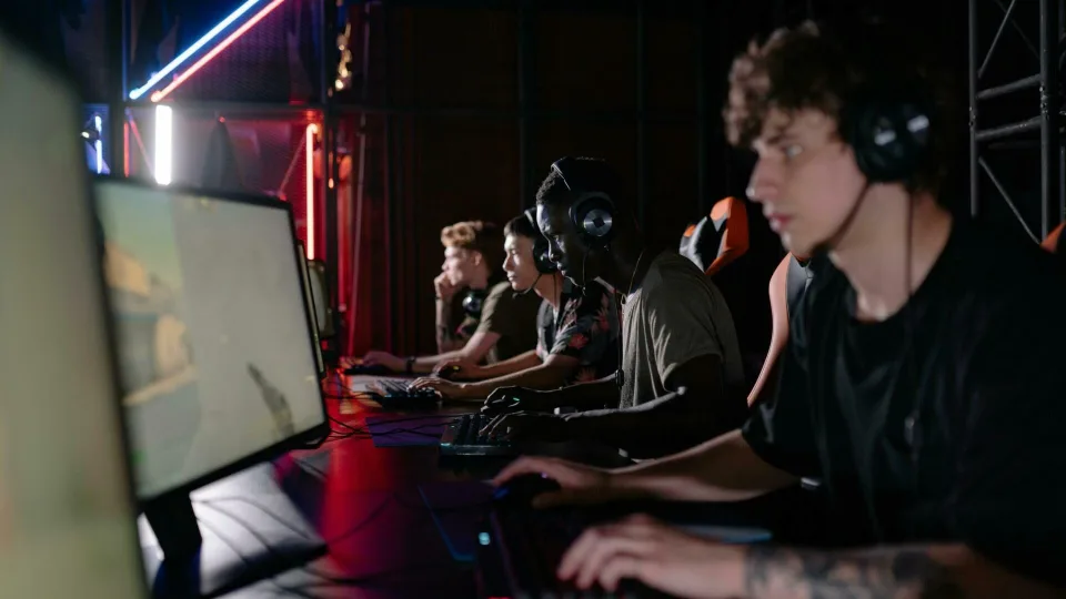 KTU profesorius perspėja: siaubo žaidimai tampa per tikroviški, DI jau geba priversti bijoti savo minčių