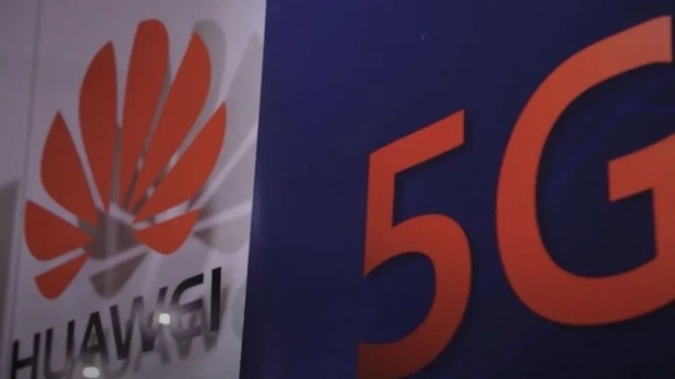 Europos Komisijos smūgis Kinijos bendrovėms: planuojama uždrausti 5G įrangos naudojimą regione