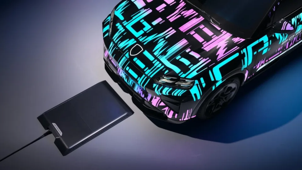 Automobilių rinkos ateitis: „Porsche“ ruošia elektromobilį, kurio įkrovimui nereikės jokių laidų