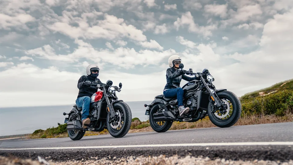 Keturratis ir motociklas yra padidintos rizikos transporto priemonės: pasakė, kuri jų yra saugesnė