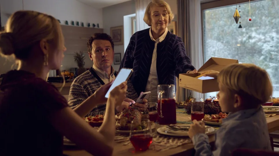 Kartu, bet atskirai: net 40 proc. lietuvių siunčia žinutes kitam žmogui tame pačiame kambaryje