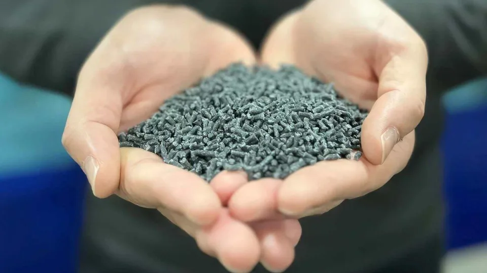 Naujai sukurta medžiaga gali perrašyti visą automobilių pramonę