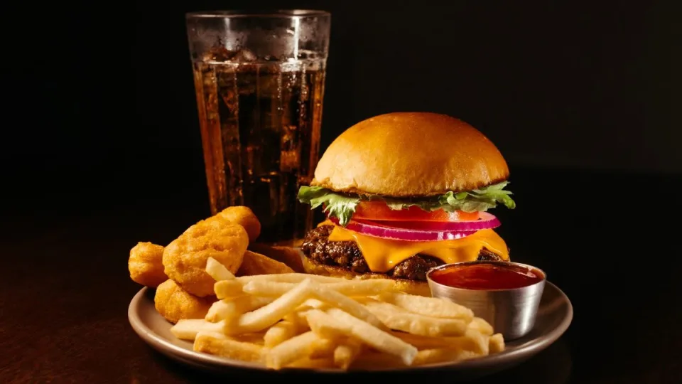 Po naujos mokslininkų apžvalgos - rimti pavojaus signalai dėl perdirbto maisto. Būtini neatidėliotini veiksmai