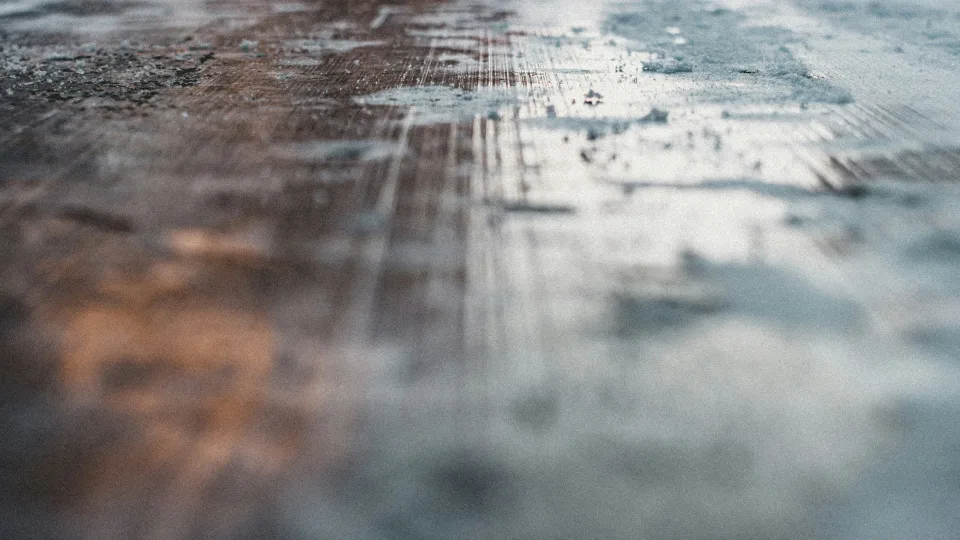 Ekspertai prabilo: trečdalis vairuotojų jau nukentėjo, bet ar tu žinai, kaip elgtis ant slidžios dangos?