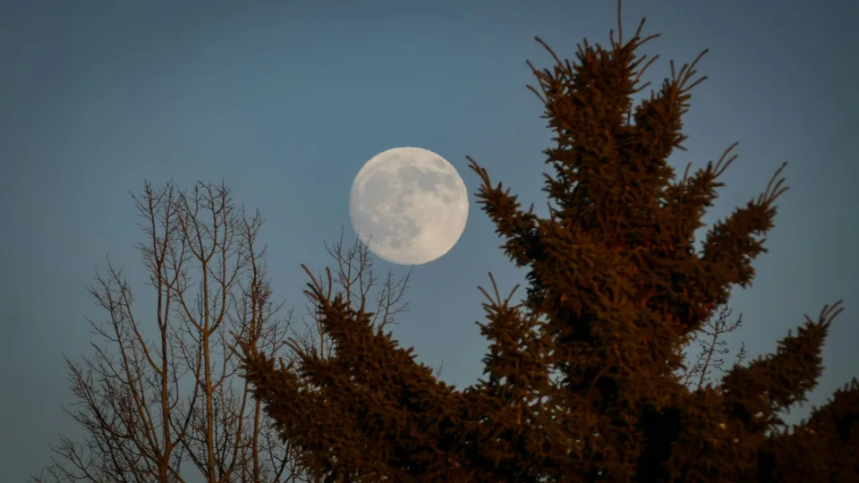 Emocijų sprogimas neišvengiamas: astrologai įspėja, ką atskleis galingiausia šių metų pilnatis