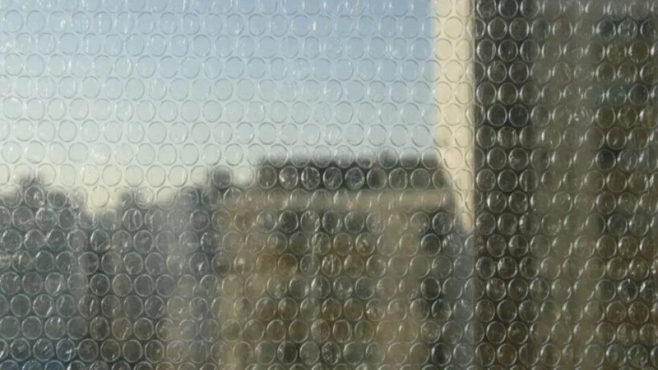 Paslaptingas langų valymo triukas: kaimynai iš pradžių juokėsi, bet paskui ėmė daryti tą patį