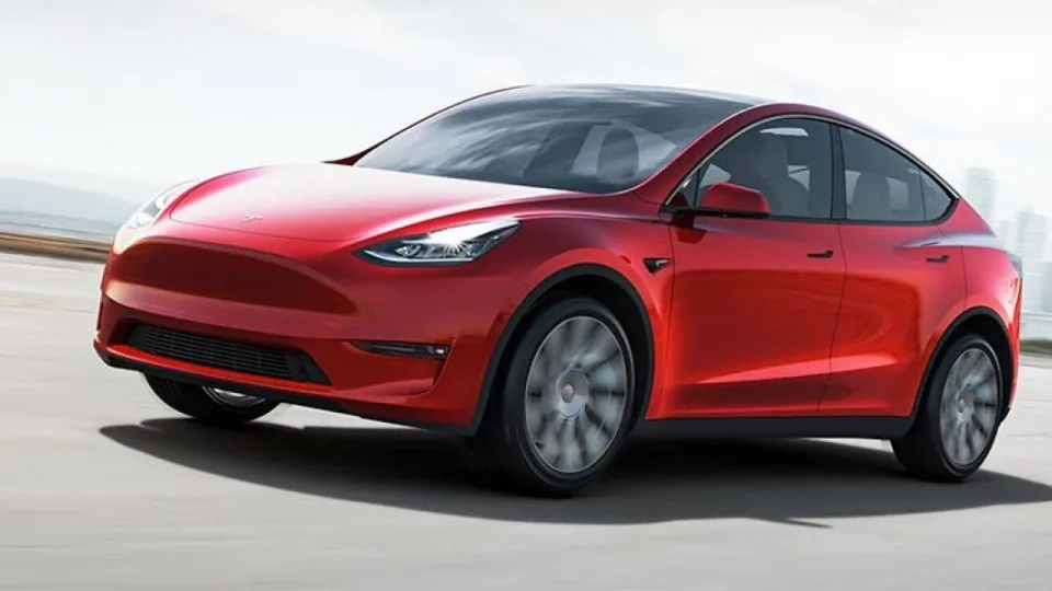 Techninės apžiūros fiasko: „Tesla“ modeliai stringa techninėse apžiūrose, blogiausias rezultatas per dešimtmetį