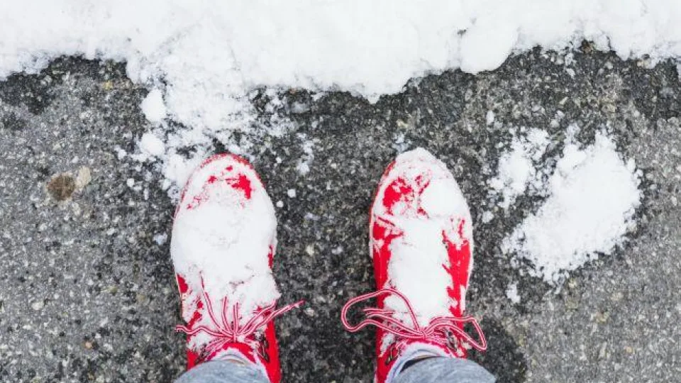 Sniegas prilimpa prie batų? Vienas virtuvės triukas prieš išeinant išgelbėja akimirksniu