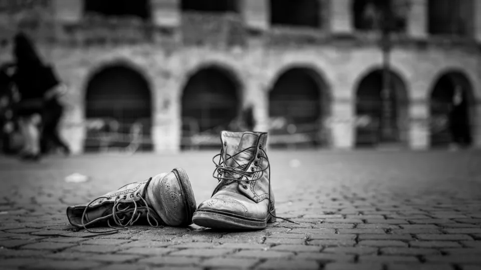 Nepatikėsite, ką padarė su senais baldais: niekam nebereikalingi daiktai tapo viltimi