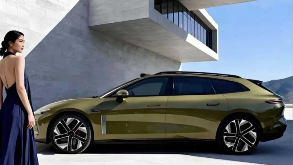 Įspūdingas kiniškas elektrinis automobilis: trys varikliai, generatorius ir LiDAR ant stogo