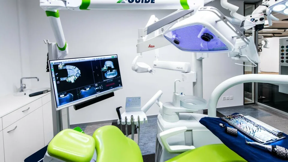 Navigacinė implantacija: specialistai papasakojo, kaip GPS technologija keičia dantų atkūrimą