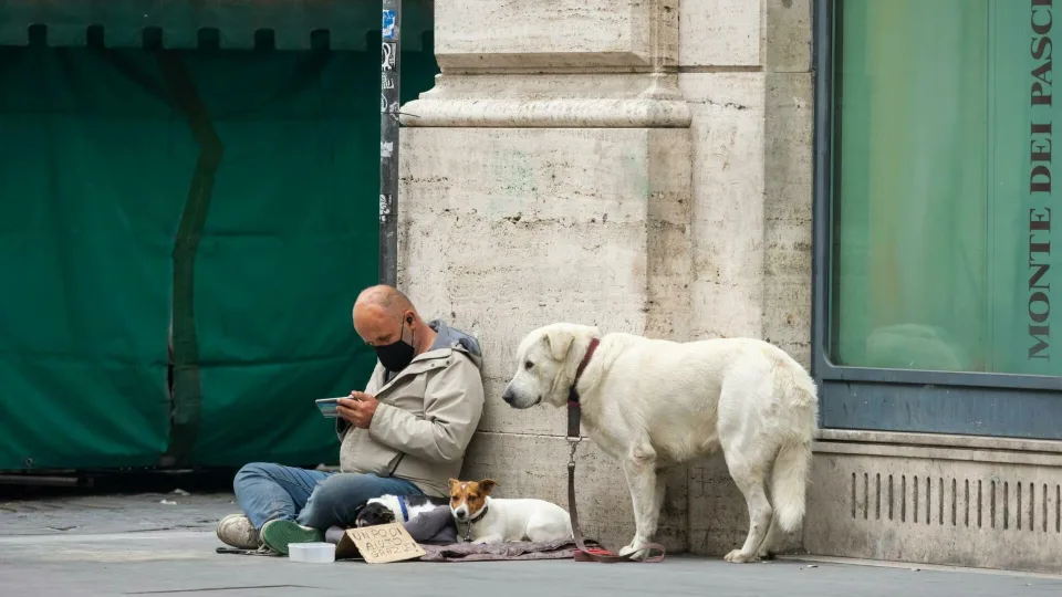 Kai darbas negarantuoja oraus gyvenimo: dirbančiųjų skurdo paradoksas Europoje