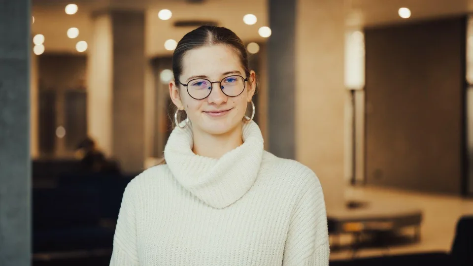 Išskirtinę stipendiją pelniusi pirmakursė: kiekvienas turime pareigą tapti geriausiomis savo versijomis