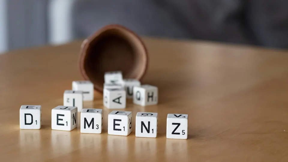 Mokslininkai nesupranta, kas čia vyksta: įprasta vakcina gali sulėtinti demenciją, tyrimas pribloškė